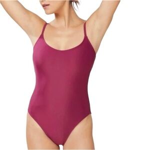 NWT Andie ‘Amalfi’ Swimsuit in Plum. Scoop Neck, Adjustable Straps. Size M